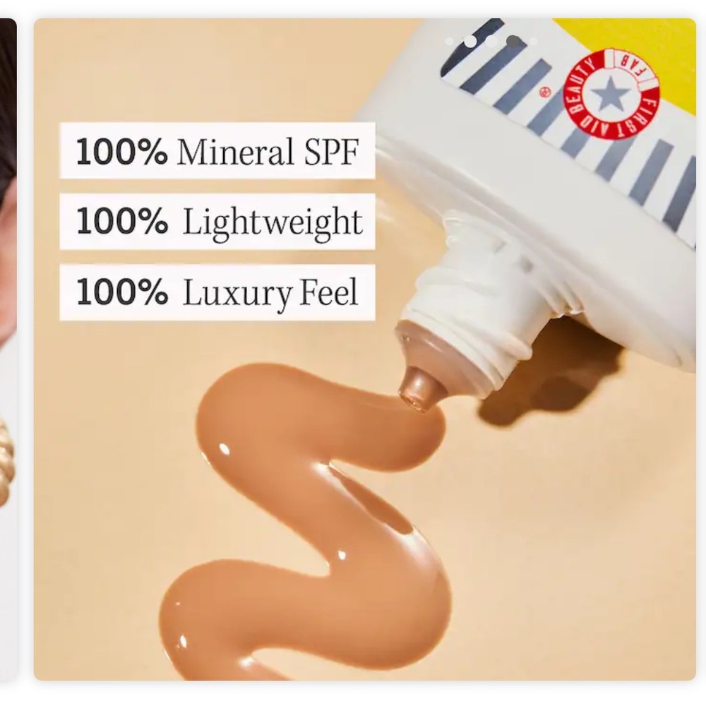 First Aid Beauty Weightless Liquid Mineral Sunscreen with Zinc Oxide SPF 30 - Picture 3 of 5